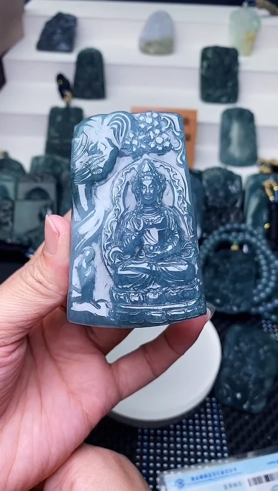 颈饰未镶嵌翡翠