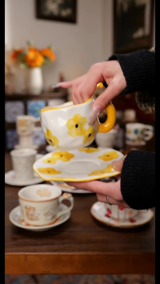 陶瓷便携款小花杯碟一套