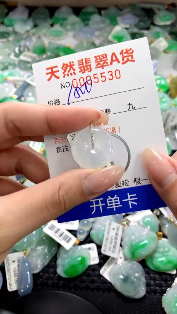 颈饰18K金镶嵌翡翠1111111111111111