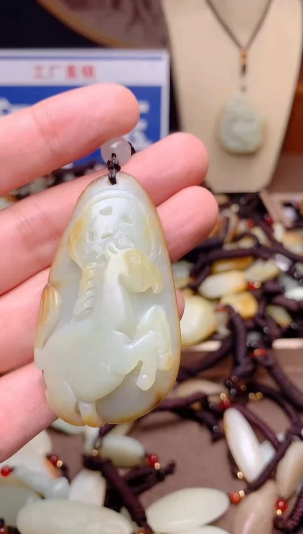 和田玉未镶嵌颈饰1