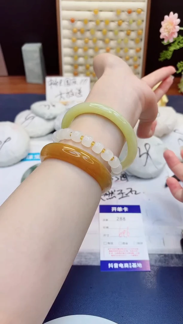 未镶嵌手镯石英质玉288-美人条晴水-圈口64