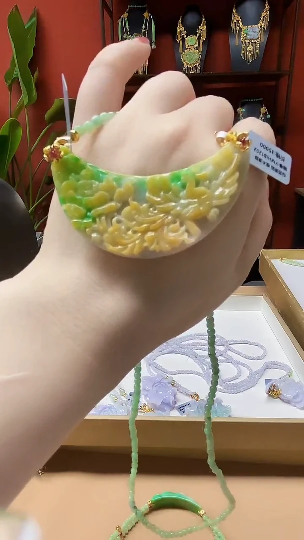 颈饰未镶嵌翡翠吊坠