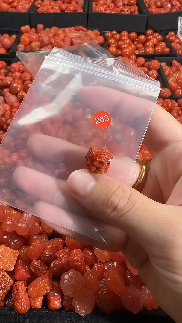 颈饰未镶嵌南红玛瑙1