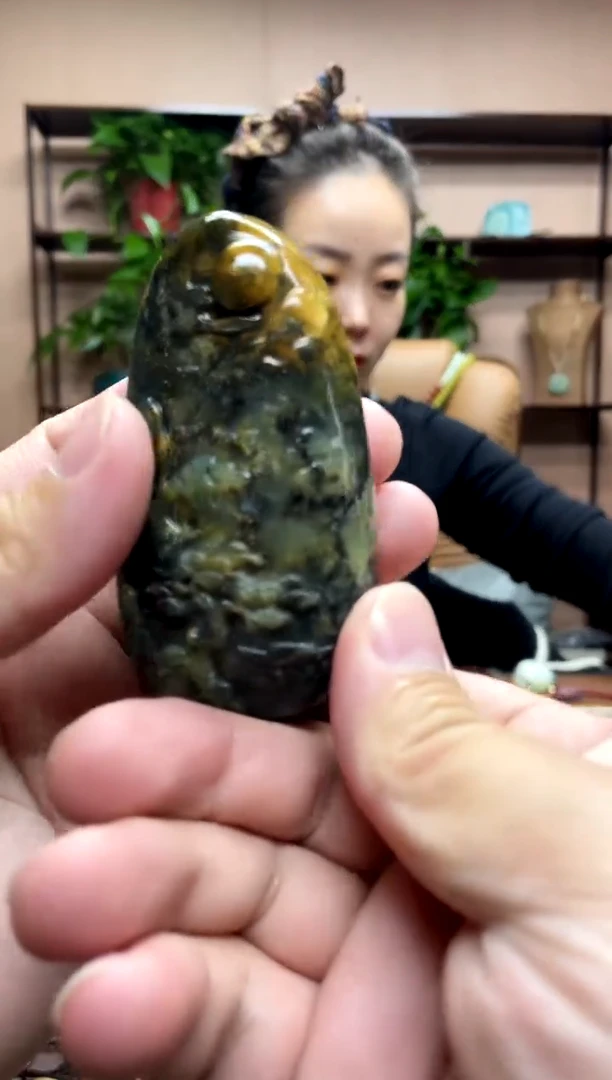 未镶嵌岫玉颈饰·