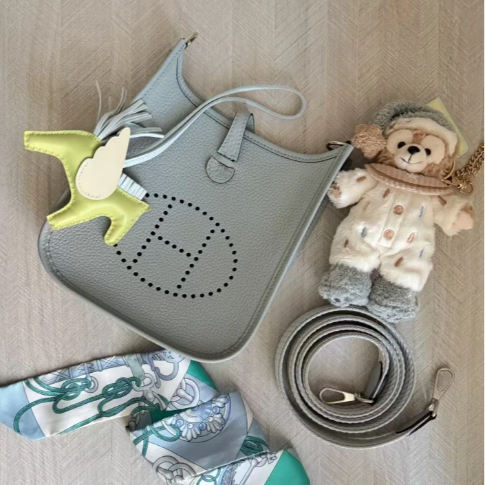 99新 Hermes/爱马仕 小花6欢 Evelyne Mini 冰川蓝 TC皮K刻金扣包