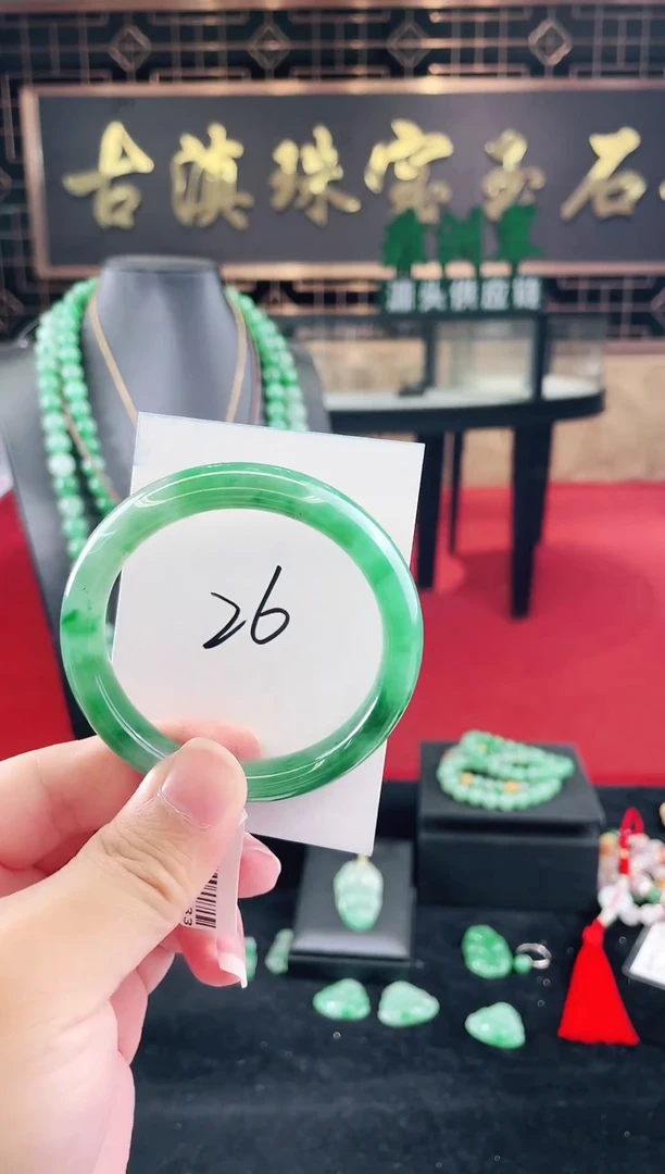 未镶嵌手镯石英质玉（非洲翠）微瑕一经发货运费不退介意勿拍