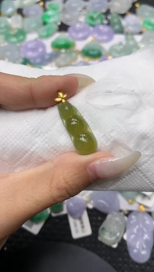 颈饰18K金镶嵌翡翠11111111111