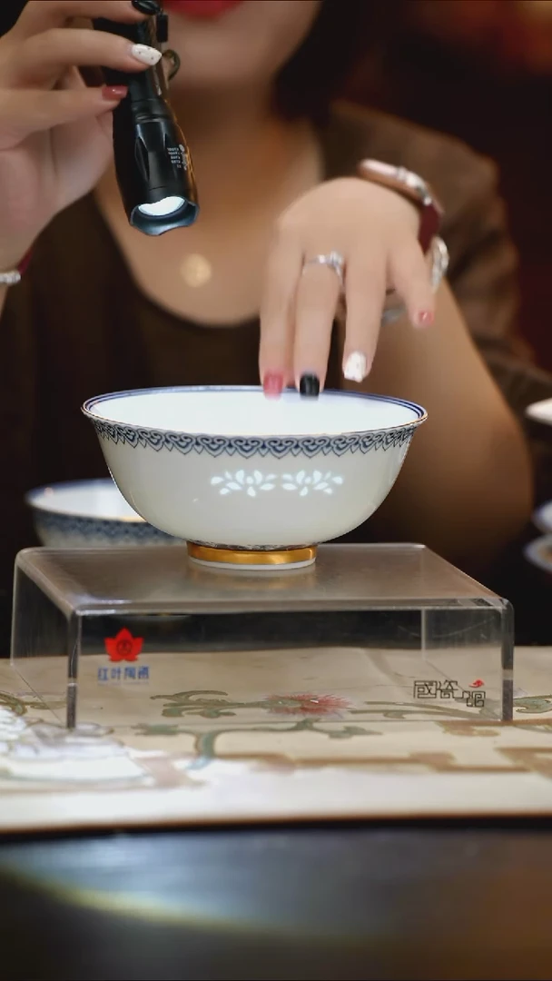 1个正价宝象万千6英寸宽沟玲珑饭碗