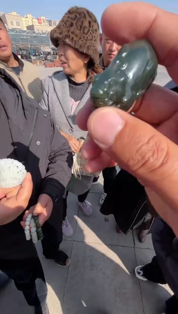未镶嵌和田玉（糖玉）挂件和田玉