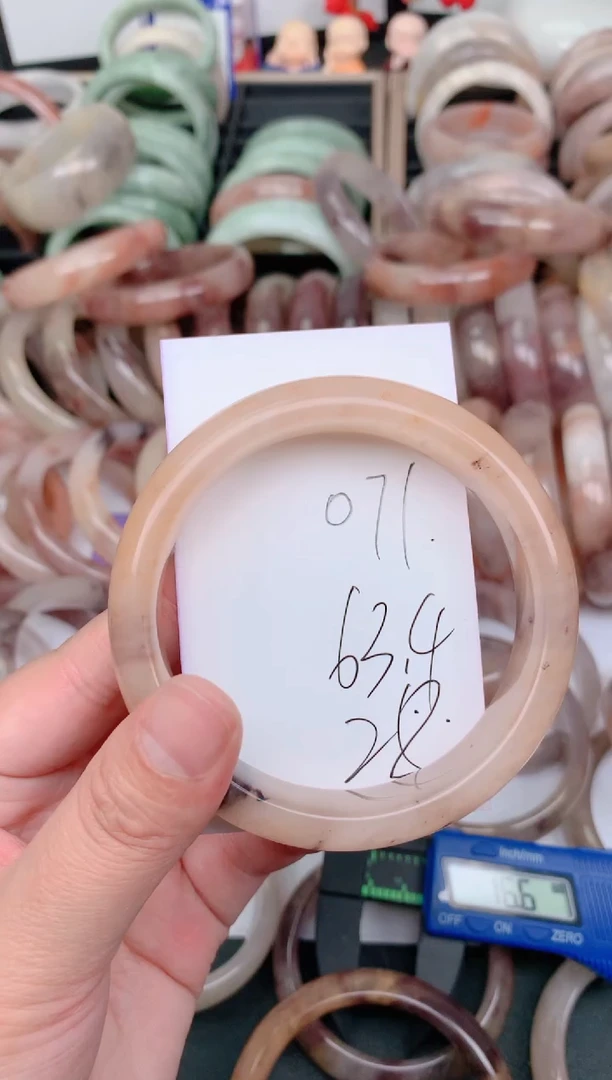 未镶嵌手镯石英质玉071