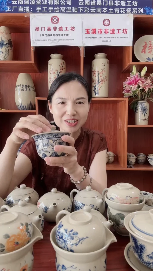 大容量300ml复古缠枝纹青花牡丹盖碗