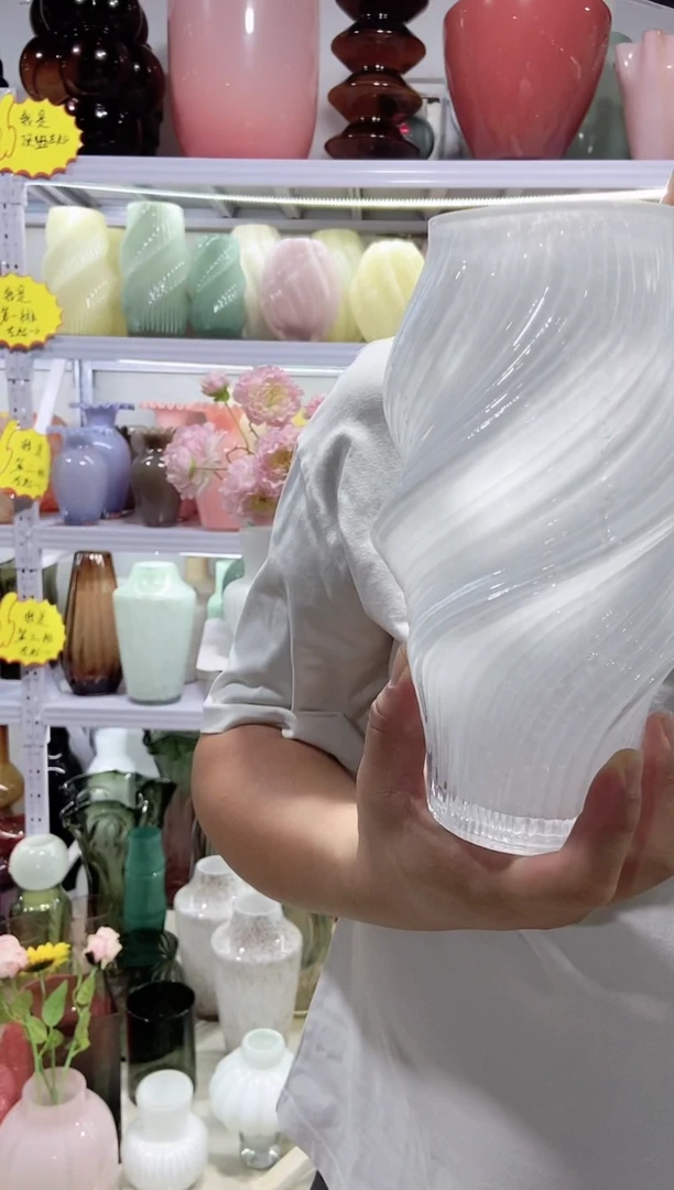 白色冰激凌花瓶........