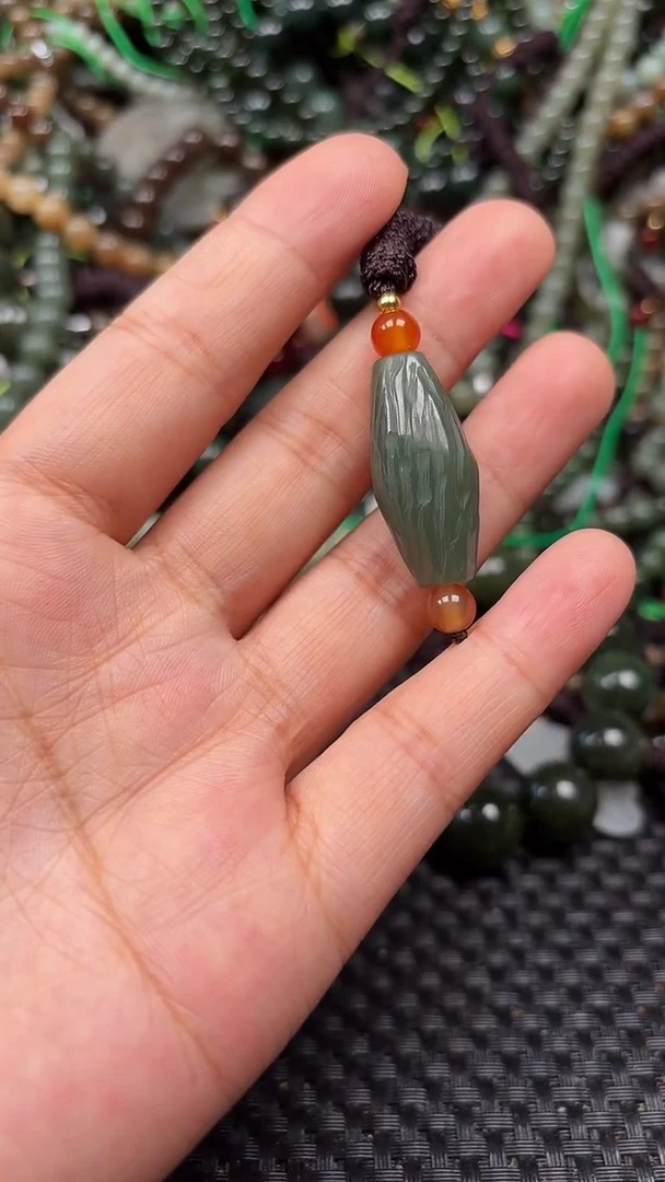 和田玉未镶嵌颈饰1