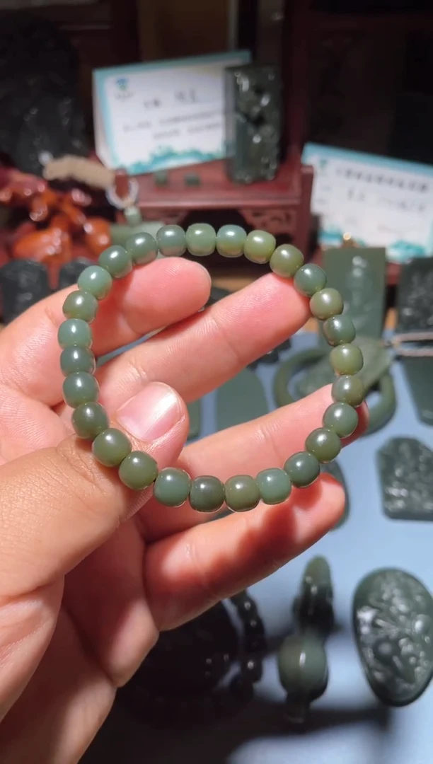 颈饰未镶嵌和田玉（青玉）痞*1