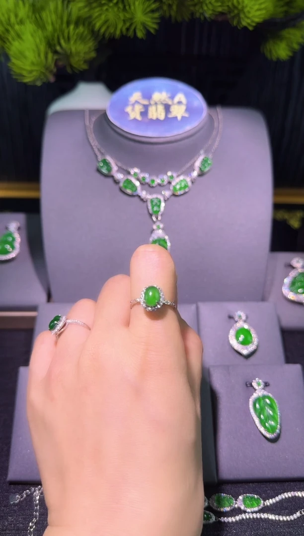 翡翠戒指银S925镶嵌天然A货翡翠