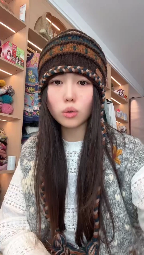 羊毛章若楠大辫子护耳帽