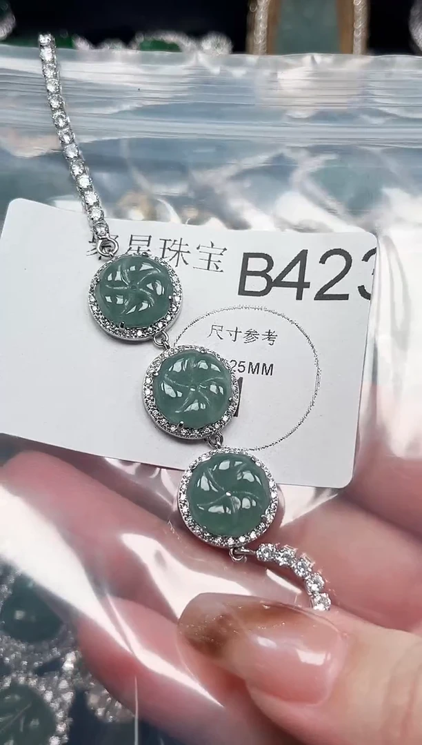 【闪购商品】翡翠颈饰未镶嵌赠皮绳423