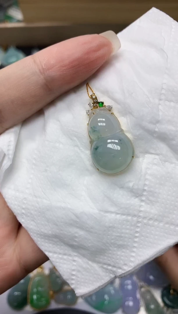 颈饰18K金镶嵌翡翠111