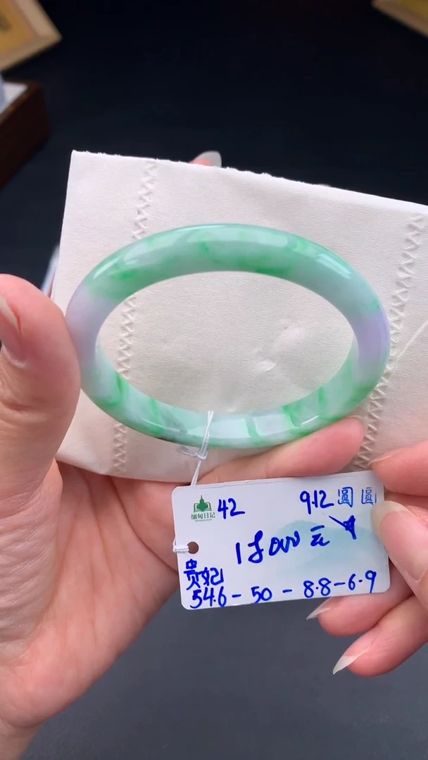 未镶嵌手镯（贵妃镯）翡翠自带#送人#，联系客服核对地址~