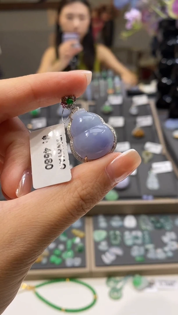 颈饰18K金镶嵌翡翠葫芦