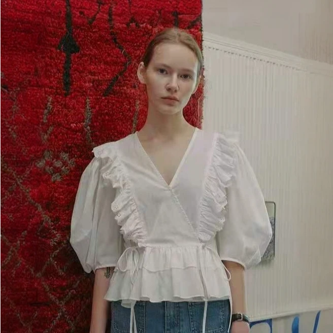 全新未使用  Vocavaca V领五分袖褶皱系带短袖衬衣 白色TP008671