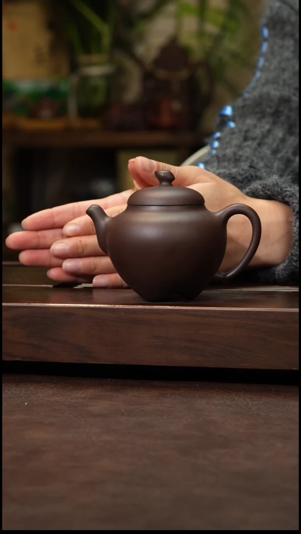 茶壶紫砂黑星土寿桃180cc左右
