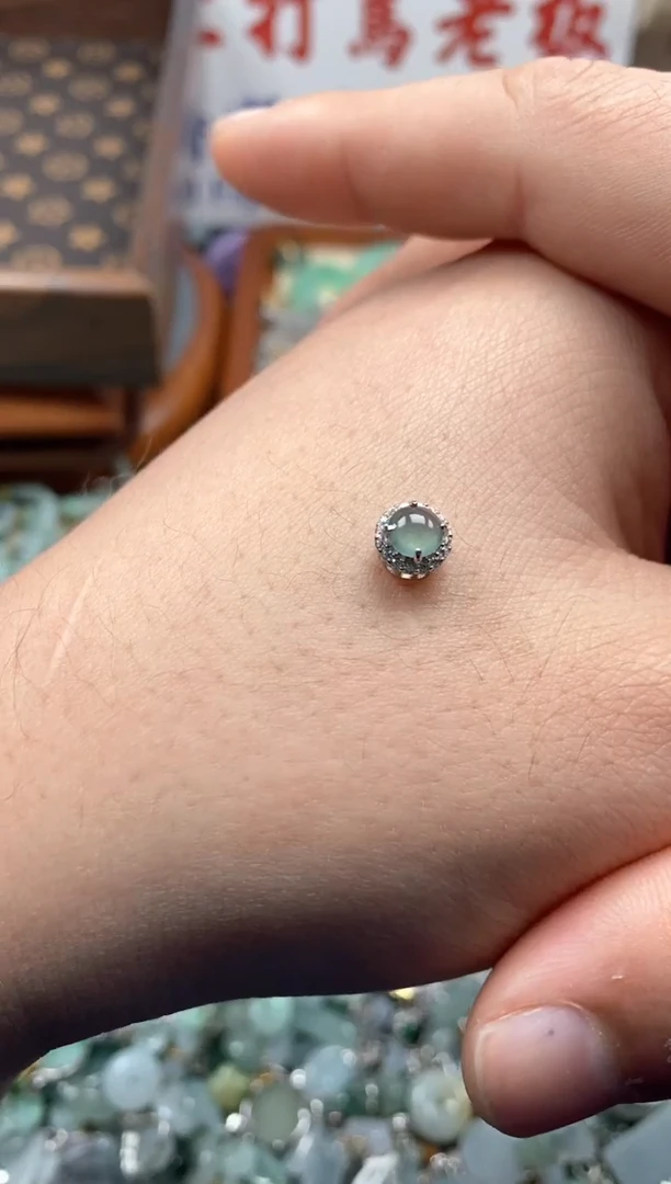 【闪购商品】翡翠颈饰未镶嵌哥哥