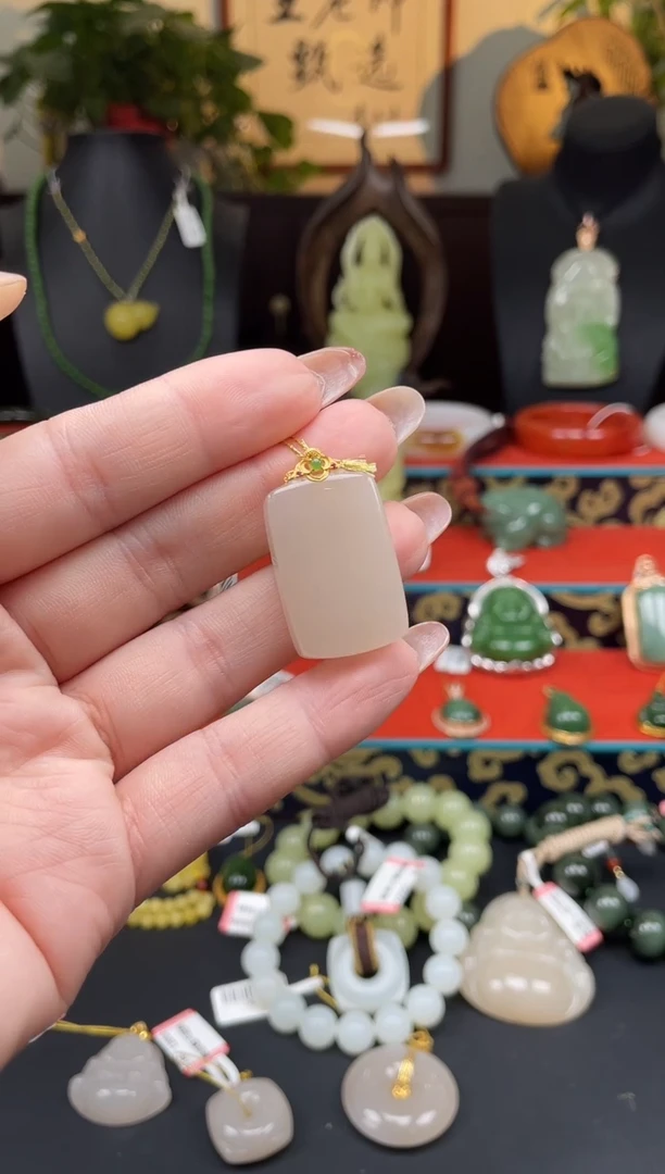 和田玉18K金镶嵌颈饰吊坠b095