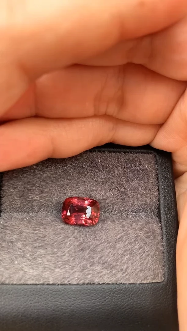 未镶嵌裸石定制尖晶石枕型 蔷薇色调 3.98ct