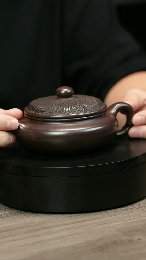 茶壶紫砂不****dH1957李传荣紫泥龙刻扁腹