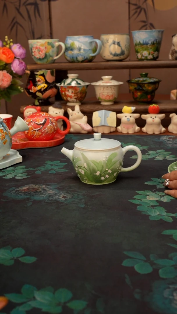 是泥吖  铃兰花壶