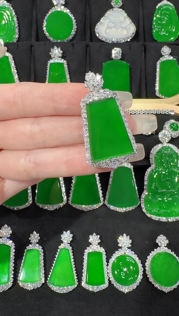 颈饰18K金镶嵌翡翠无事牌天然A货翡翠72h鉴赏期