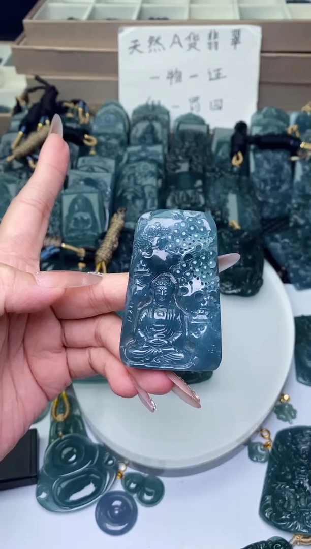 颈饰未镶嵌翡翠