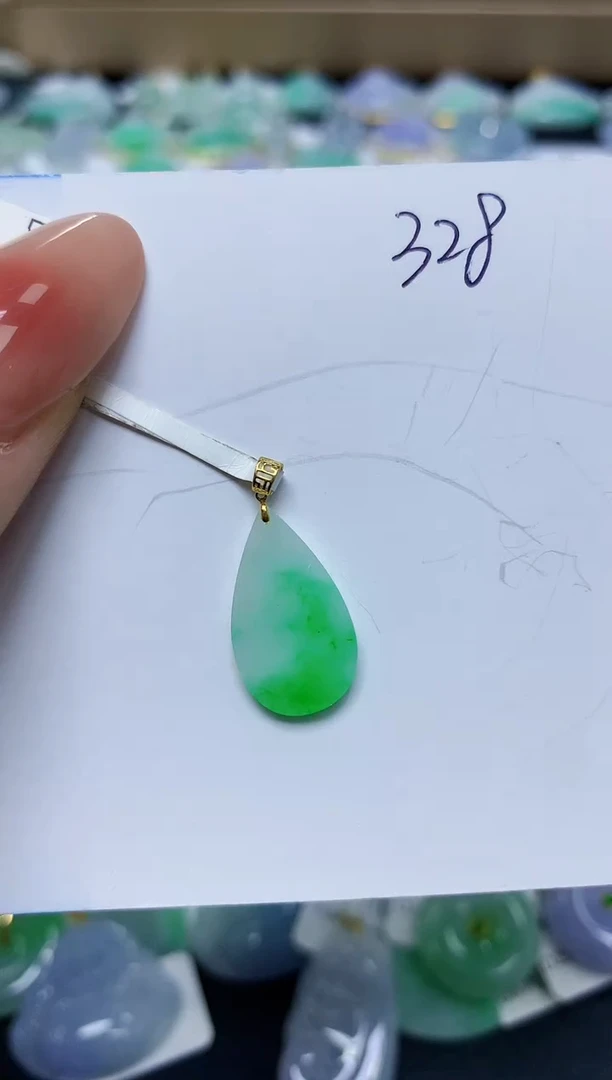 翡翠18K金镶嵌颈饰 天然缅甸翡翠A货