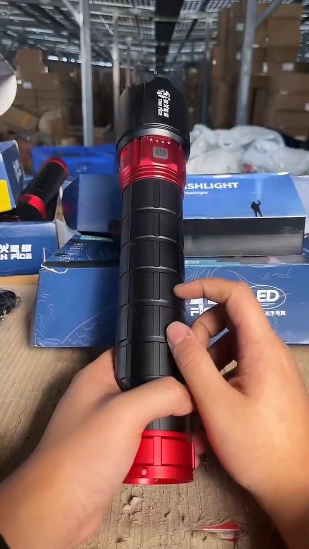 f2强光手电筒带两组电池