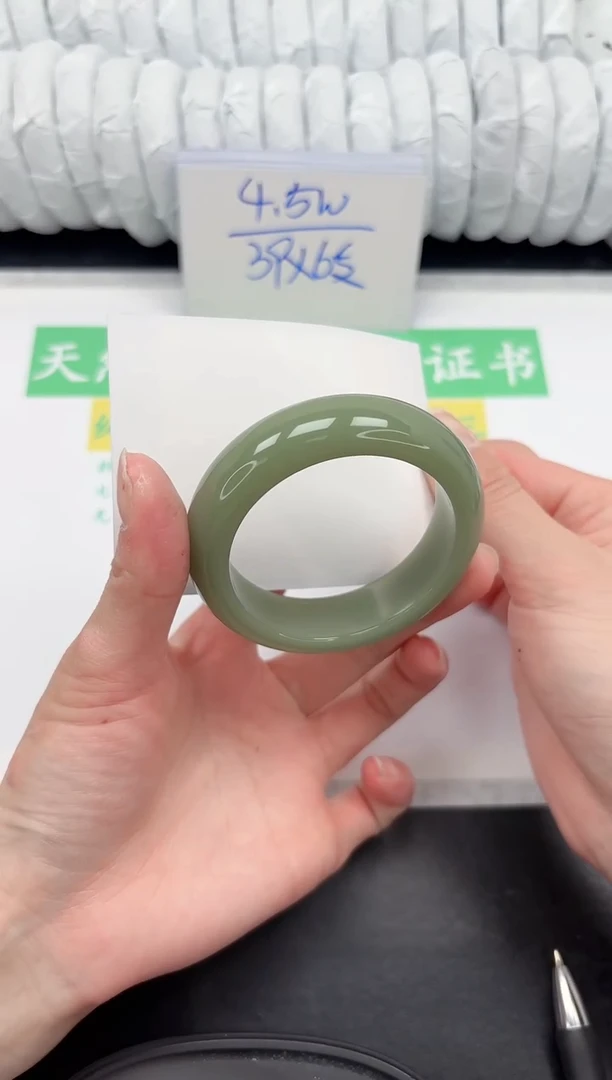 【闪购商品】石英质玉手镯未镶嵌225-57.5