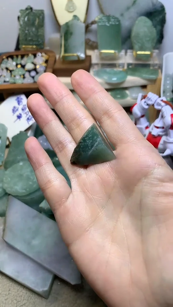 翡翠挂件未镶嵌缅甸A货翡翠，没有运费险