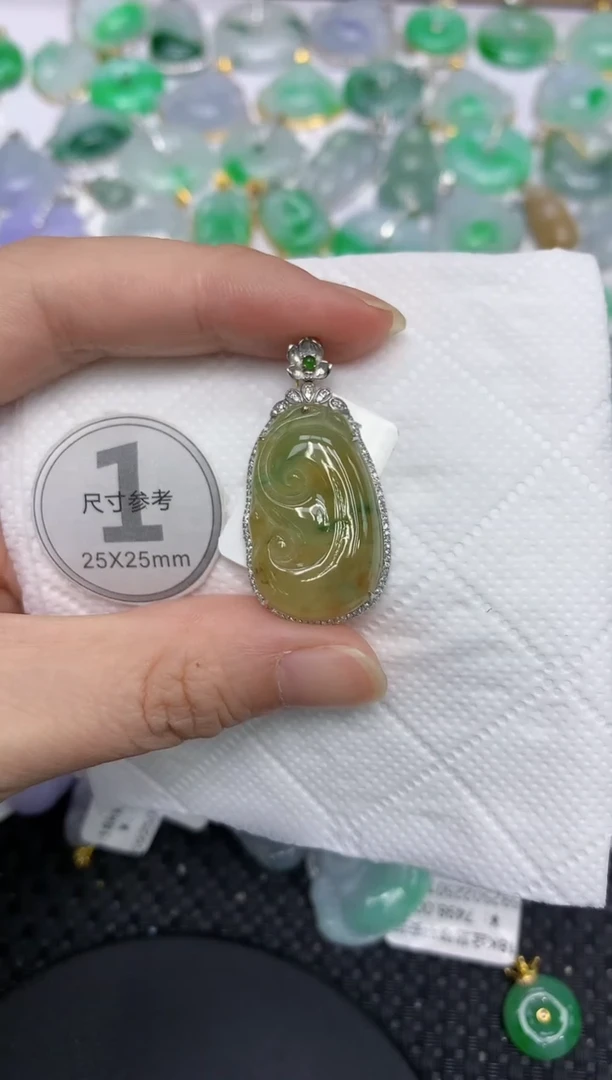 翡翠18K金镶嵌颈饰11111111