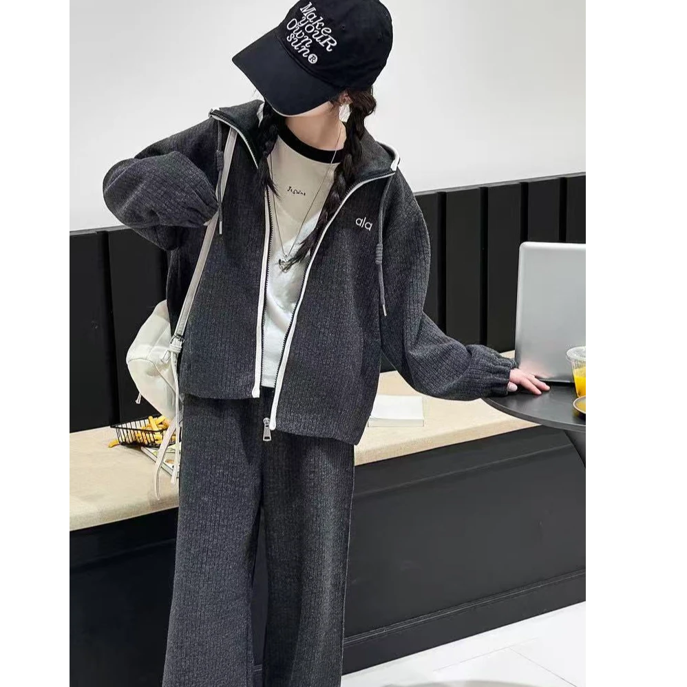 9608～高品质秋季套装两件套（外套双层厚实面料）