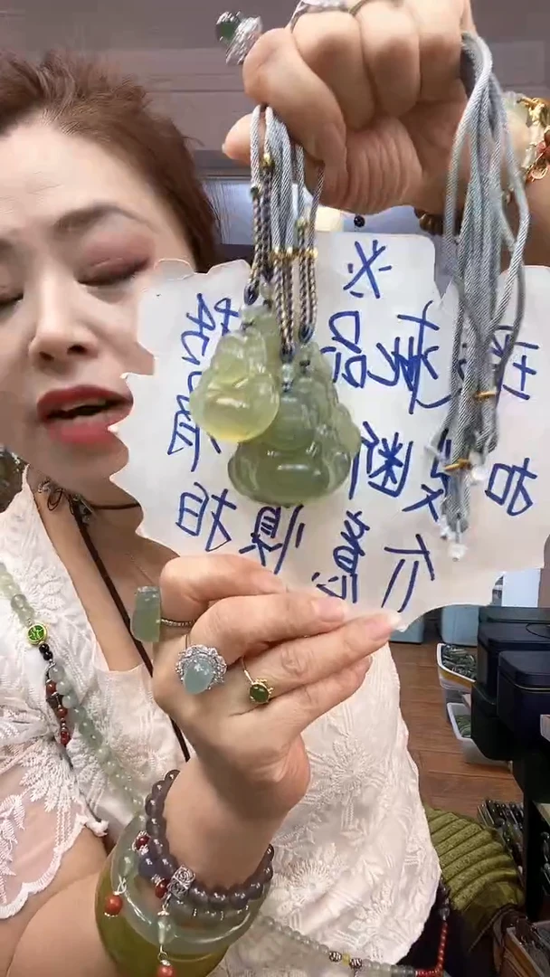 岫玉未镶嵌吊坠佛多样性发货其中之一暇