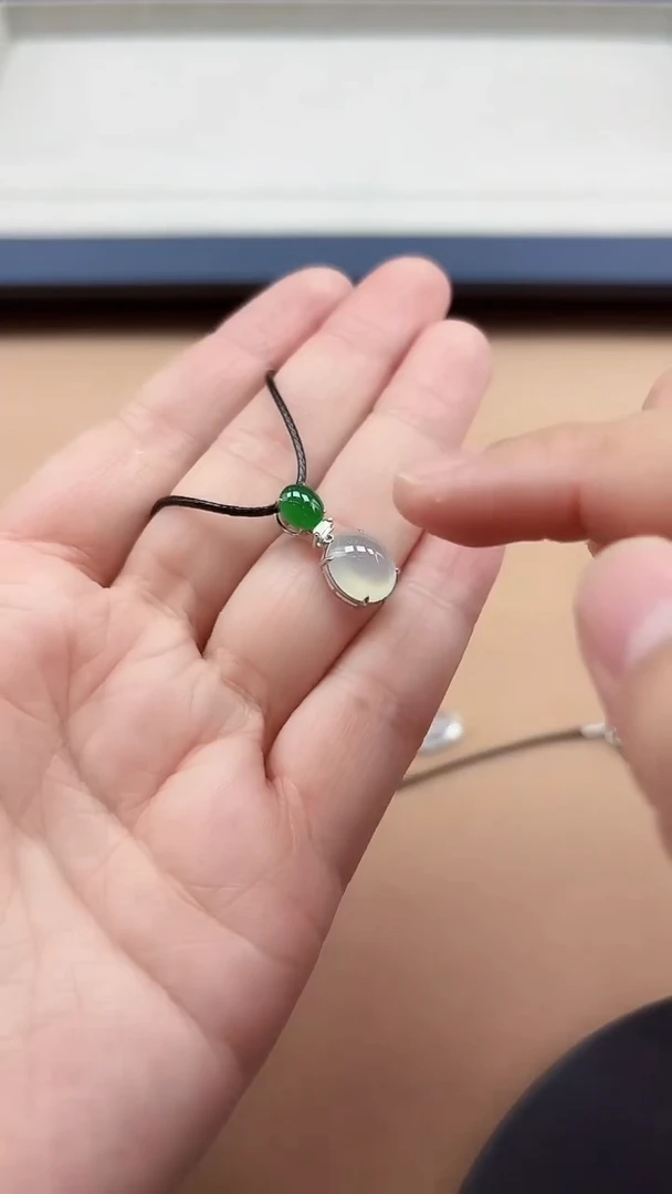【闪购商品】翡翠颈饰18K金镶嵌吊坠