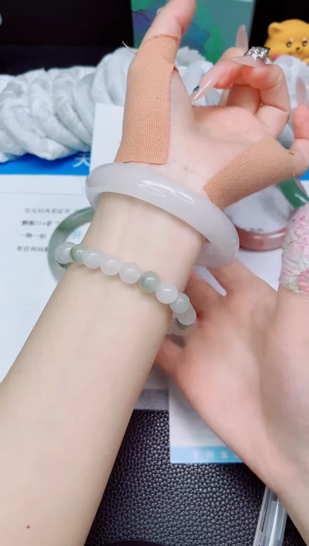 石英质玉手镯未镶嵌220-61