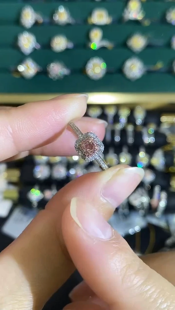 18K金镶嵌戒指钻石戒指