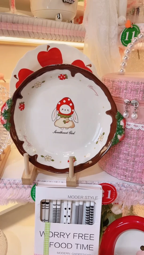 【闪购商品】摆件草莓兔菜盘品质好，发货快，放心拍