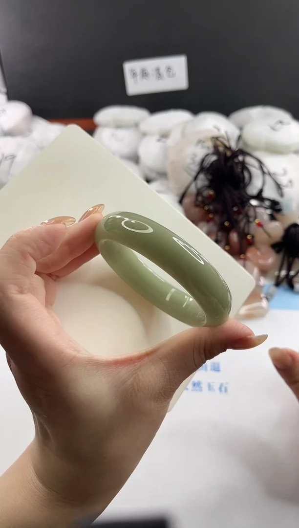 未镶嵌手镯石英质玉多样性发货V145