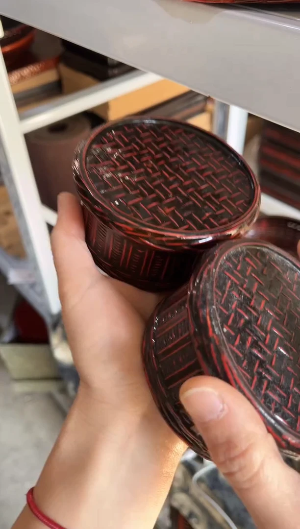 【闪购商品】尺寸9*4.5厘米 红黑底色小茶罐