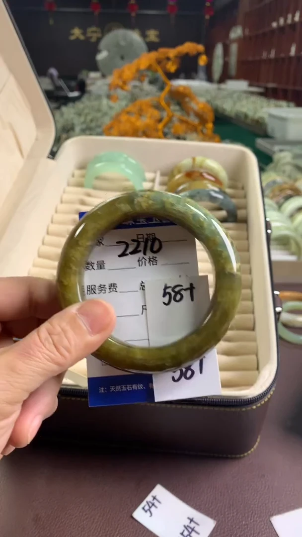 未镶嵌蛇纹石玉手镯2210