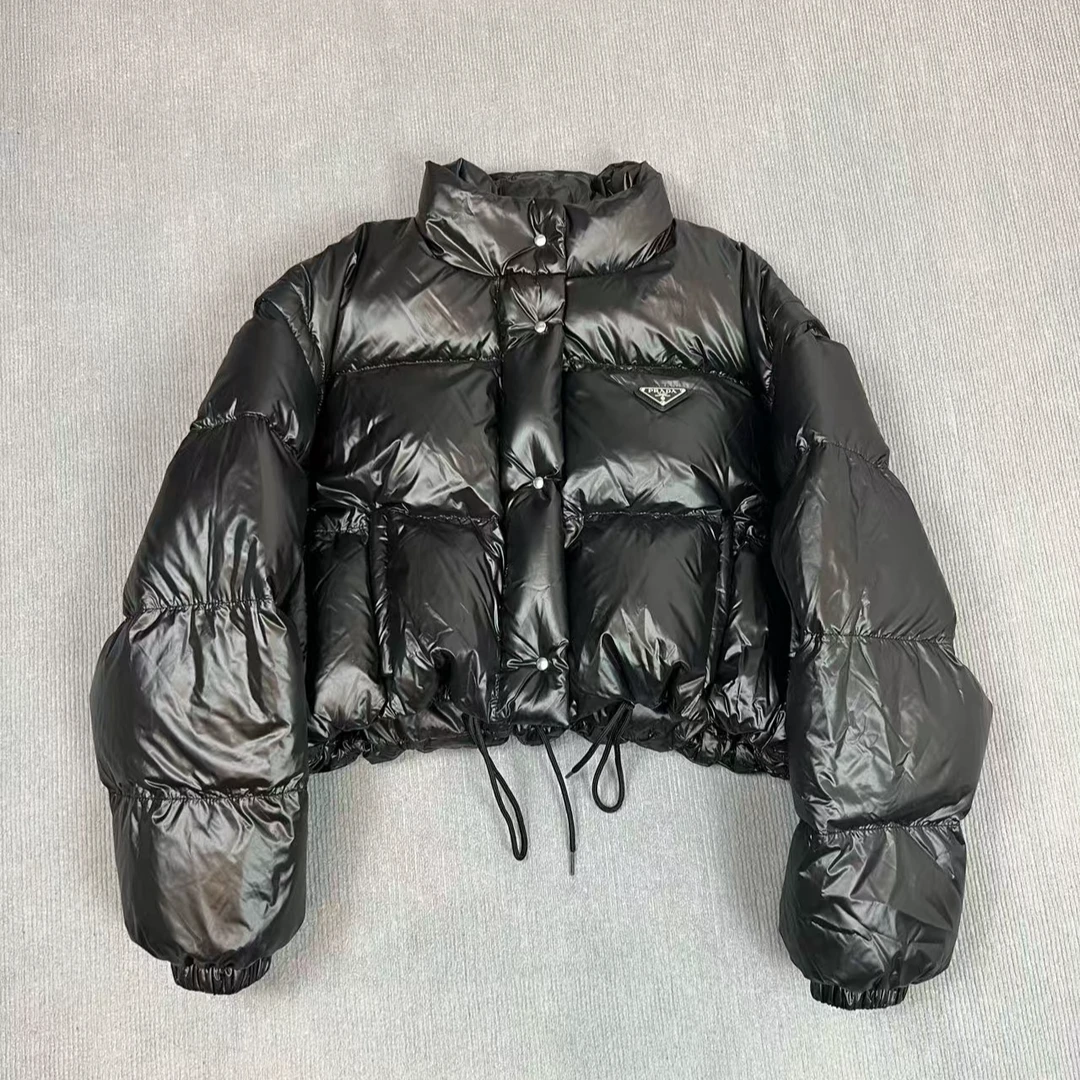 全新未使用 Prada/普拉达 2412234/40码/短款三角标羽绒服/1.8