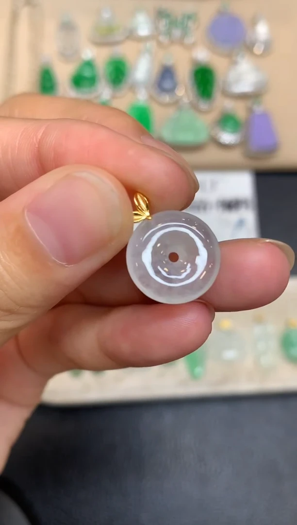 颈饰18K金镶嵌翡翠平安扣【无服务费