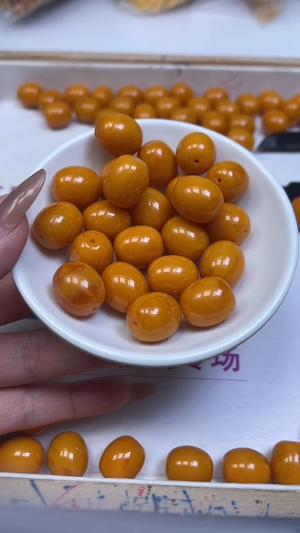 裸石蜜蜡未镶嵌M2011 鸡油黄蜜蜡14*16mm3个8.8元